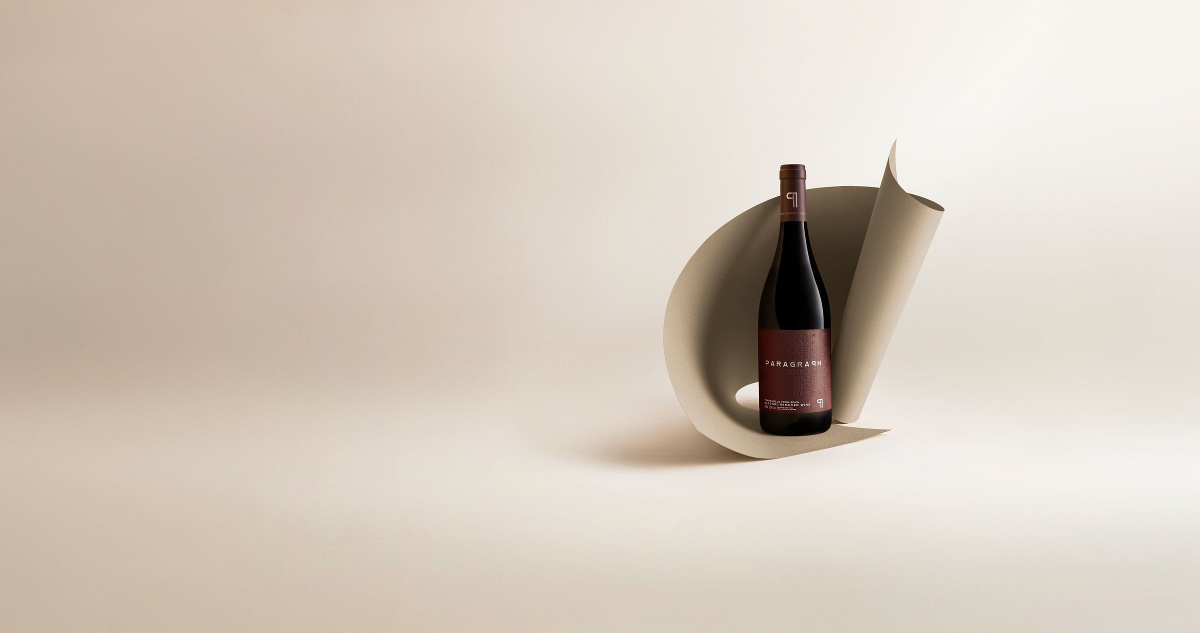 Paragraph alcohol-removed Tempranillo bottle beside two filled wine glasses